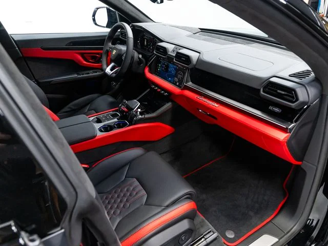 Used 2025 Black Lamborghini SE image 36