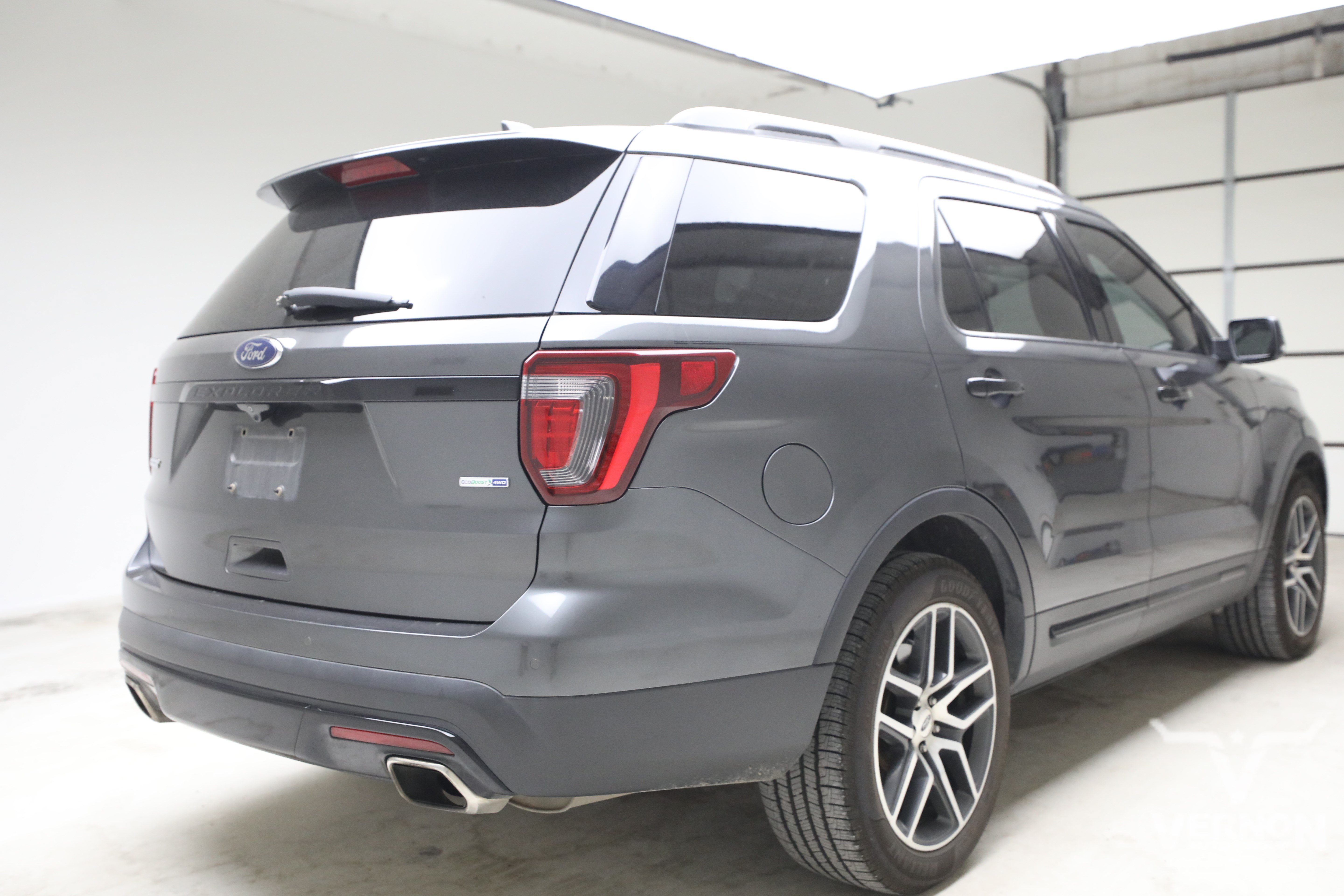 Used 2017 Gray Ford Y image 4