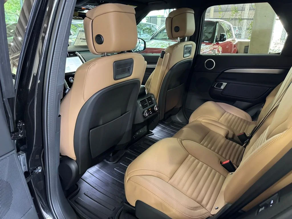 New 2026 Santorini Black Land Rover Gemini Edition image 15