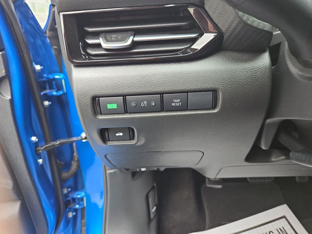 Used 2025 Electric Blue Metallic Nissan SR image 30