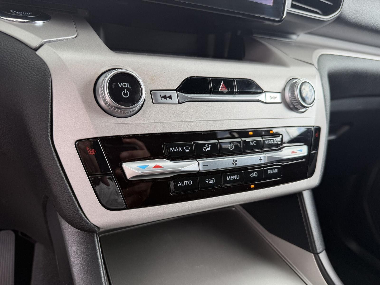 Used 2023 Iconic Silver Ford XLT image 28
