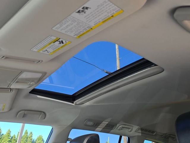 Used 2018 Almond Nissan Platinum image 26