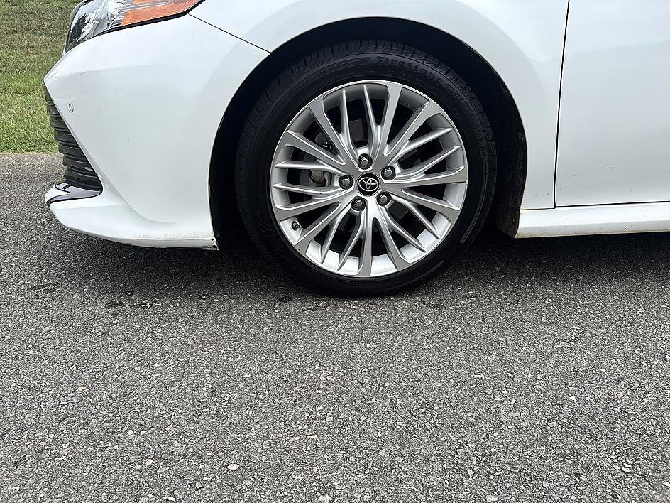 Used 2018 Wind Chill Pearl Toyota XLE image 9