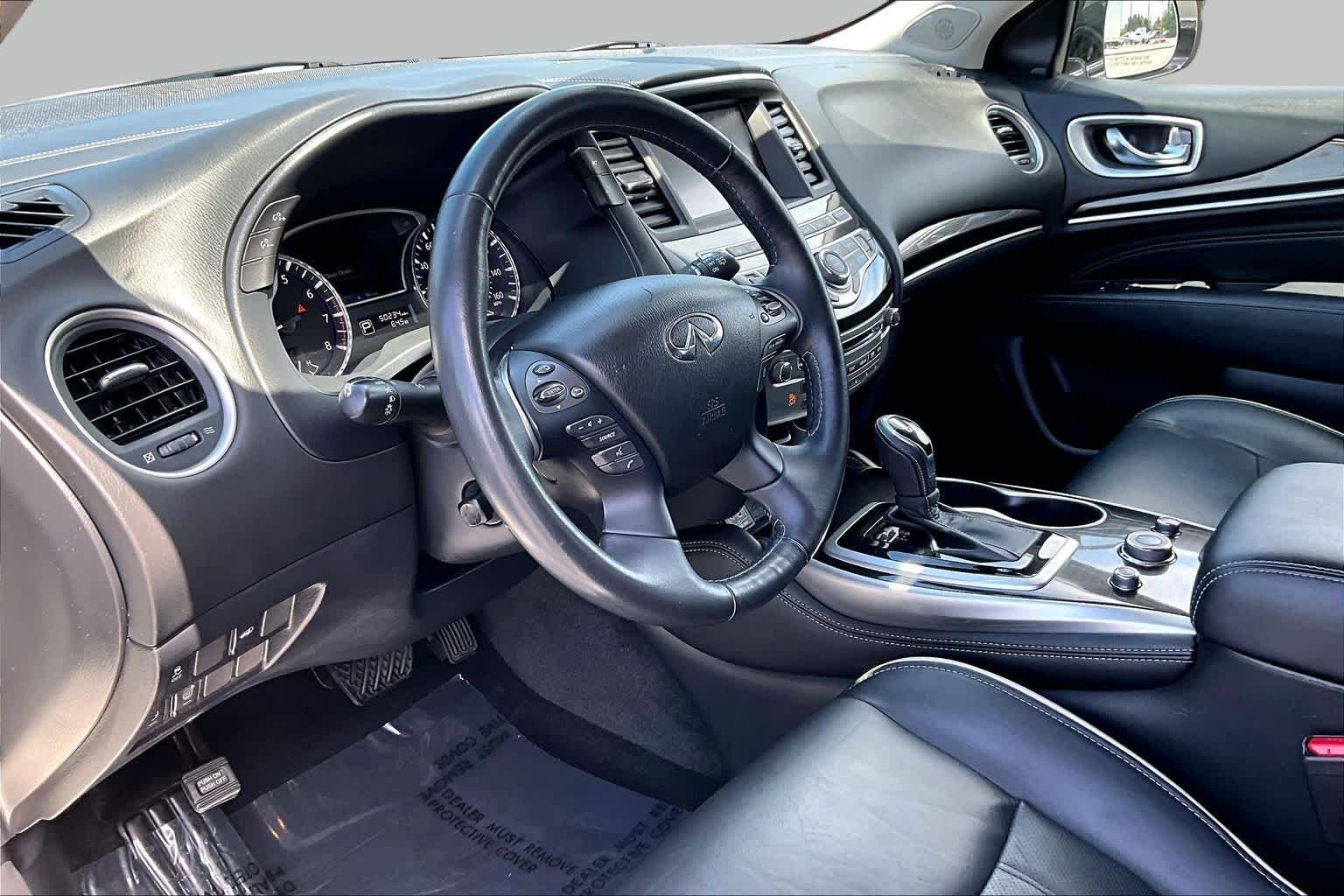 Used 2020 Majestic White INFINITI LUXE image 17