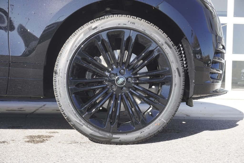 New 2026 Santorini Black Land Rover Dynamic SE image 34
