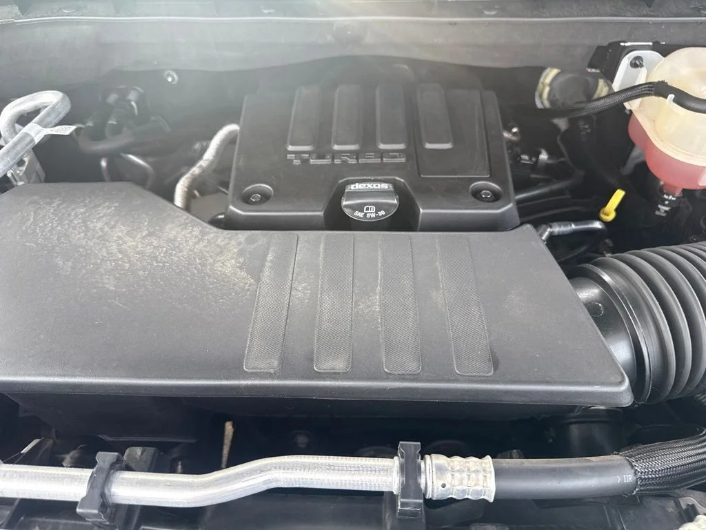 Used 2023 White Chevrolet Custom image 32