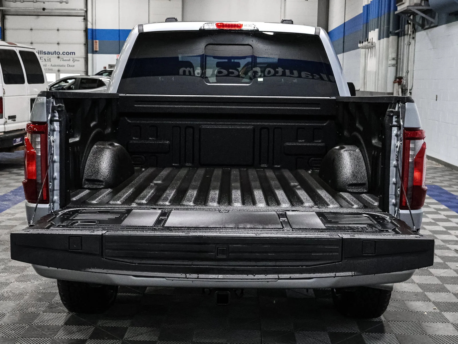 Used 2026 Iconic Silver Metallic Ford XLT image 17