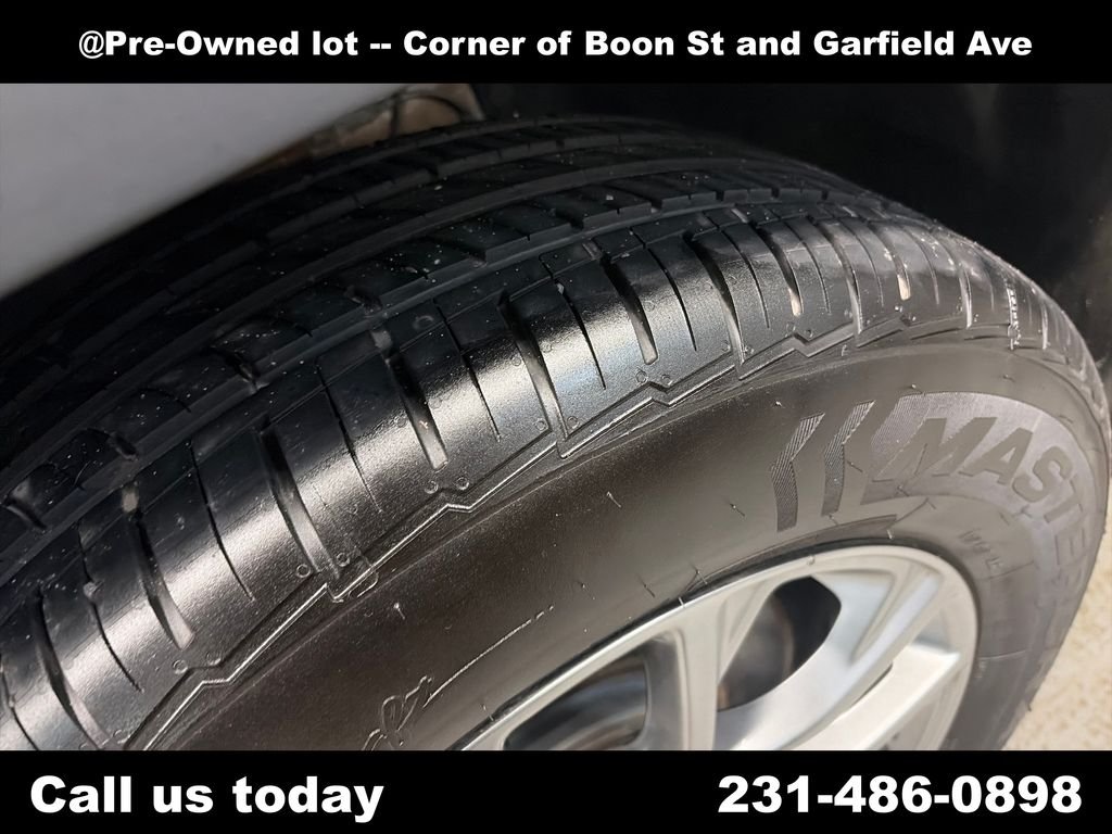 Used 2019 Silver Jeep Latitude Plus image 7