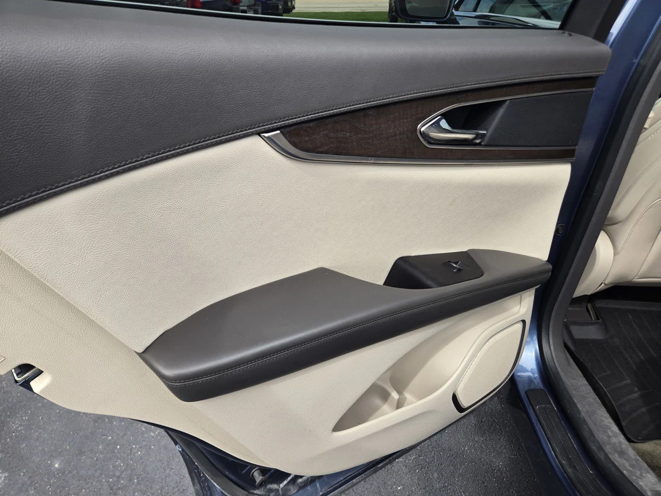 Used 2018 Blue Metallic LINCOLN Select image 39