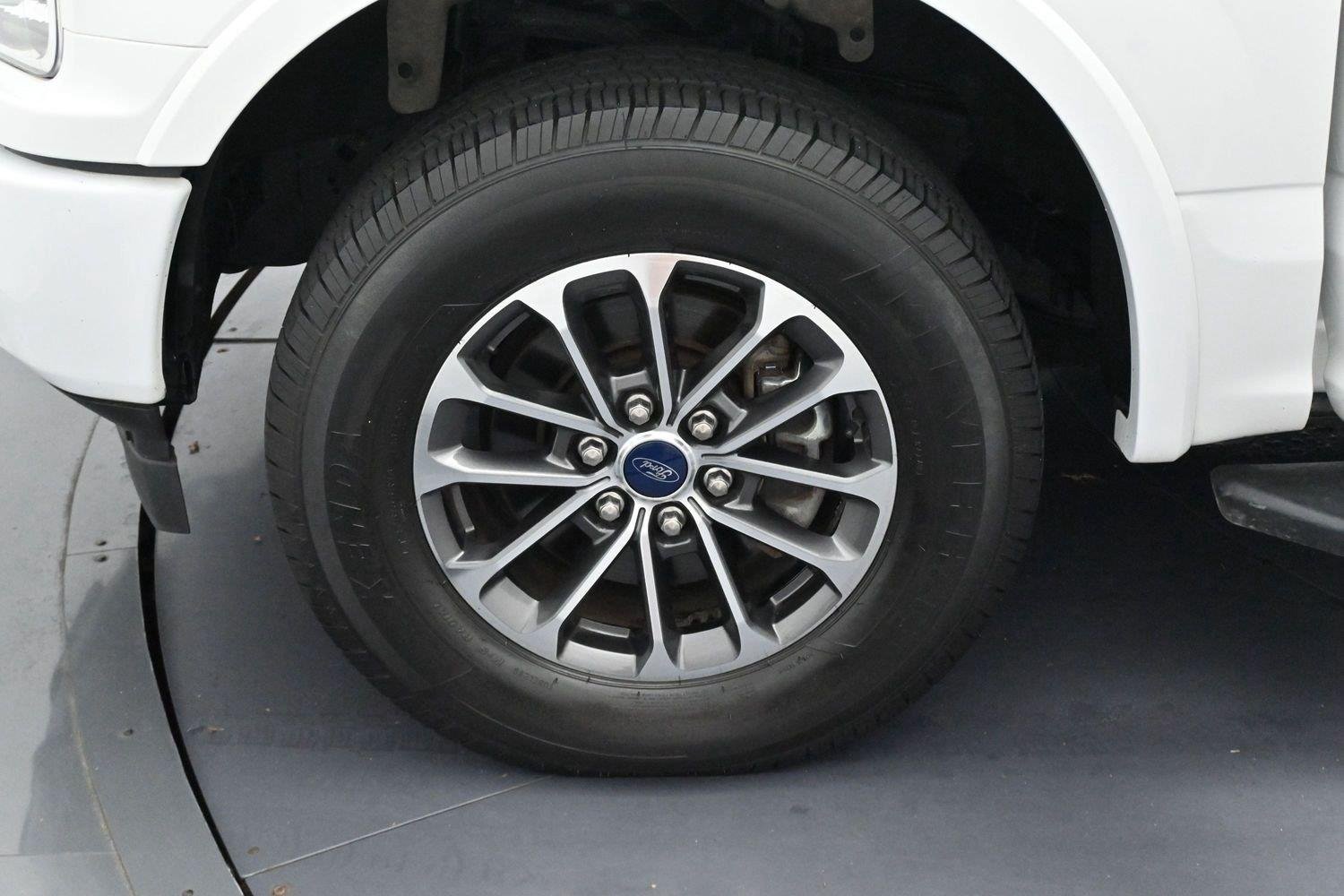 Used 2018 Oxford White Ford XLT image 37