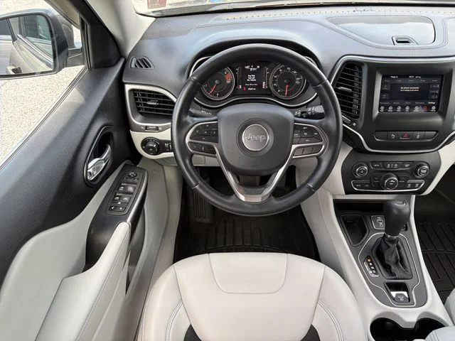 Used 2021 Beige Jeep Latitude Plus image 12