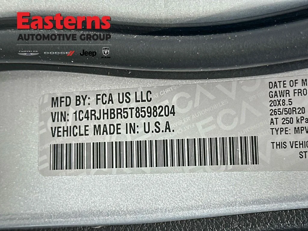 New 2026 Silver Zynith Exterior Paint Jeep Limited Reserve image 30