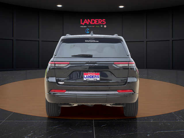 New 2026 Diamond Black Crystal Pearl-Coat Exterior Paint Jeep Limited Reserve image 2