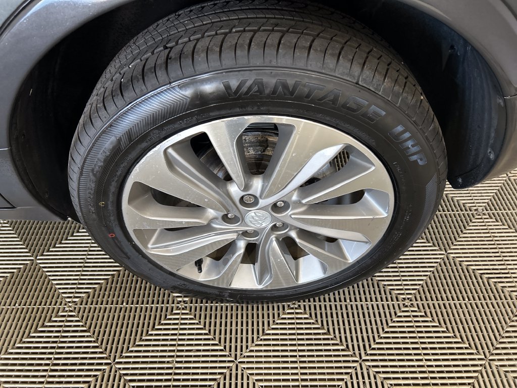 Used 2018 Gray Buick Preferred image 10