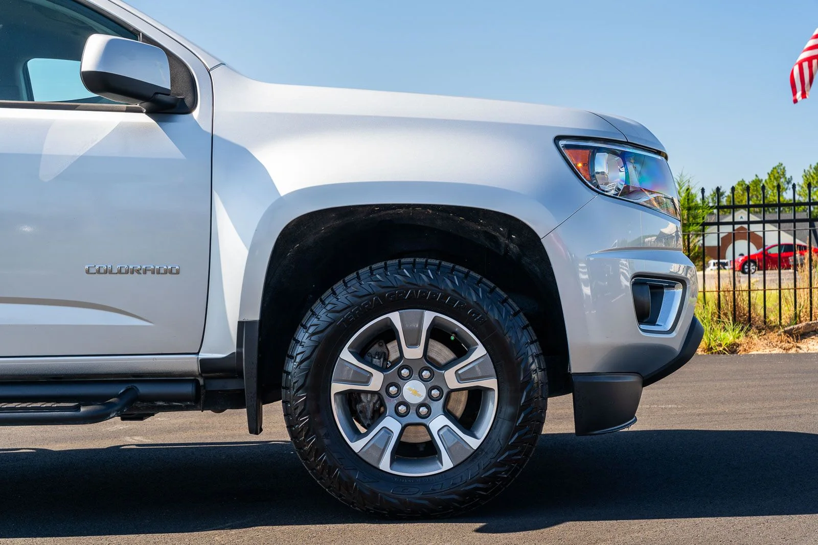 Used 2015 Silver Chevrolet Z71 image 8