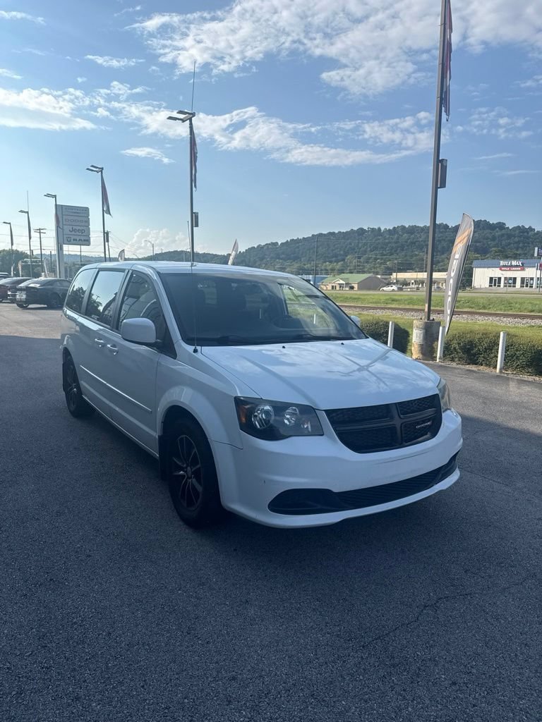 Used 2016 Bright White Clearcoat Dodge SE Plus image 4