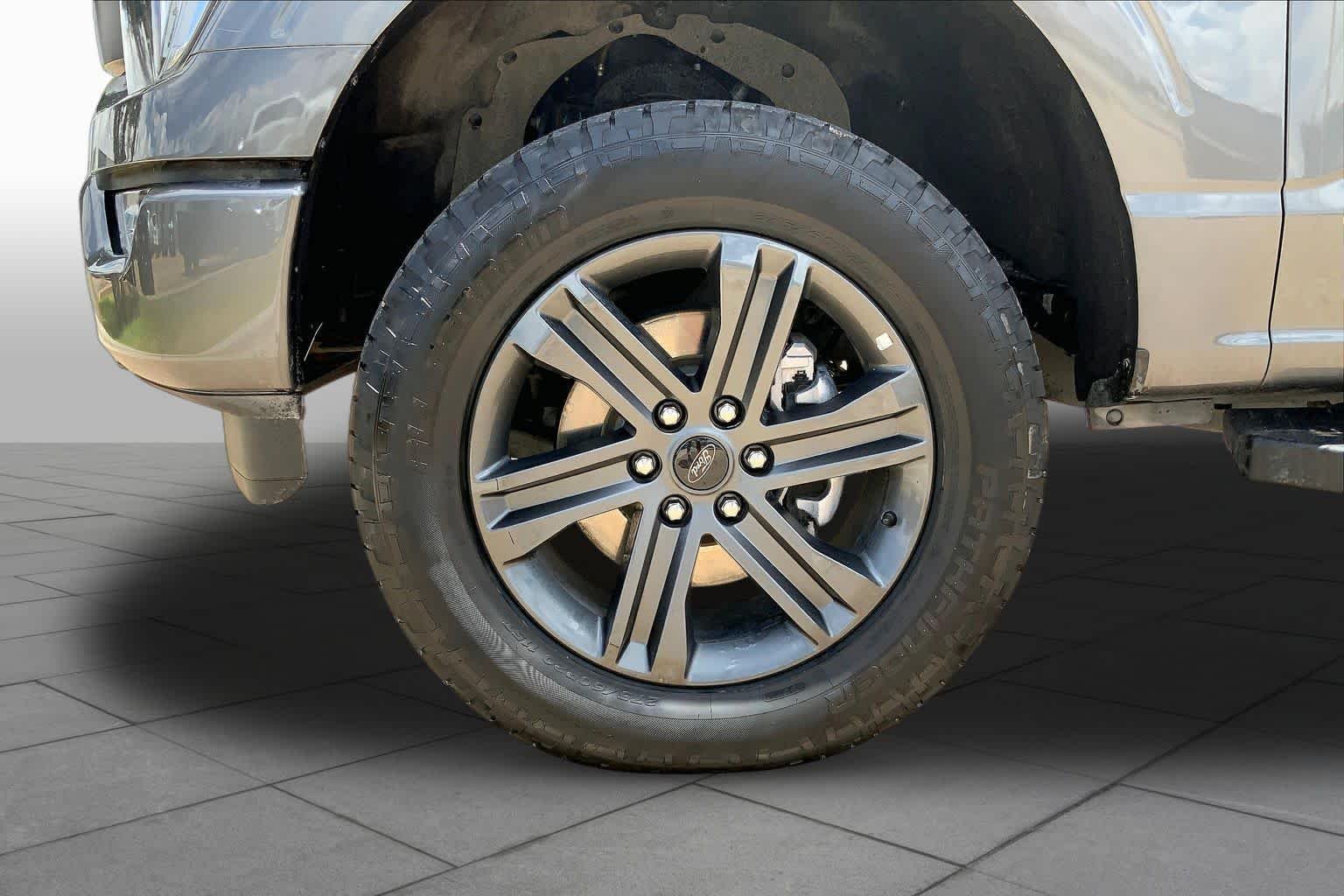 Used 2023 Carbonized Gray Metallic Ford LARIAT image 11
