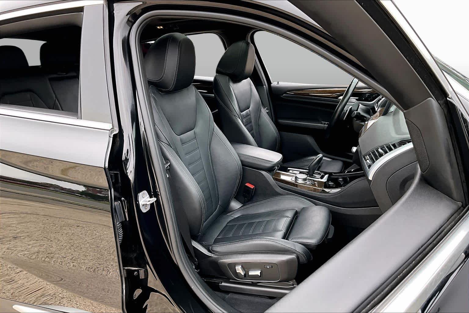 Used 2019 Jet Black BMW xDrive30i image 9