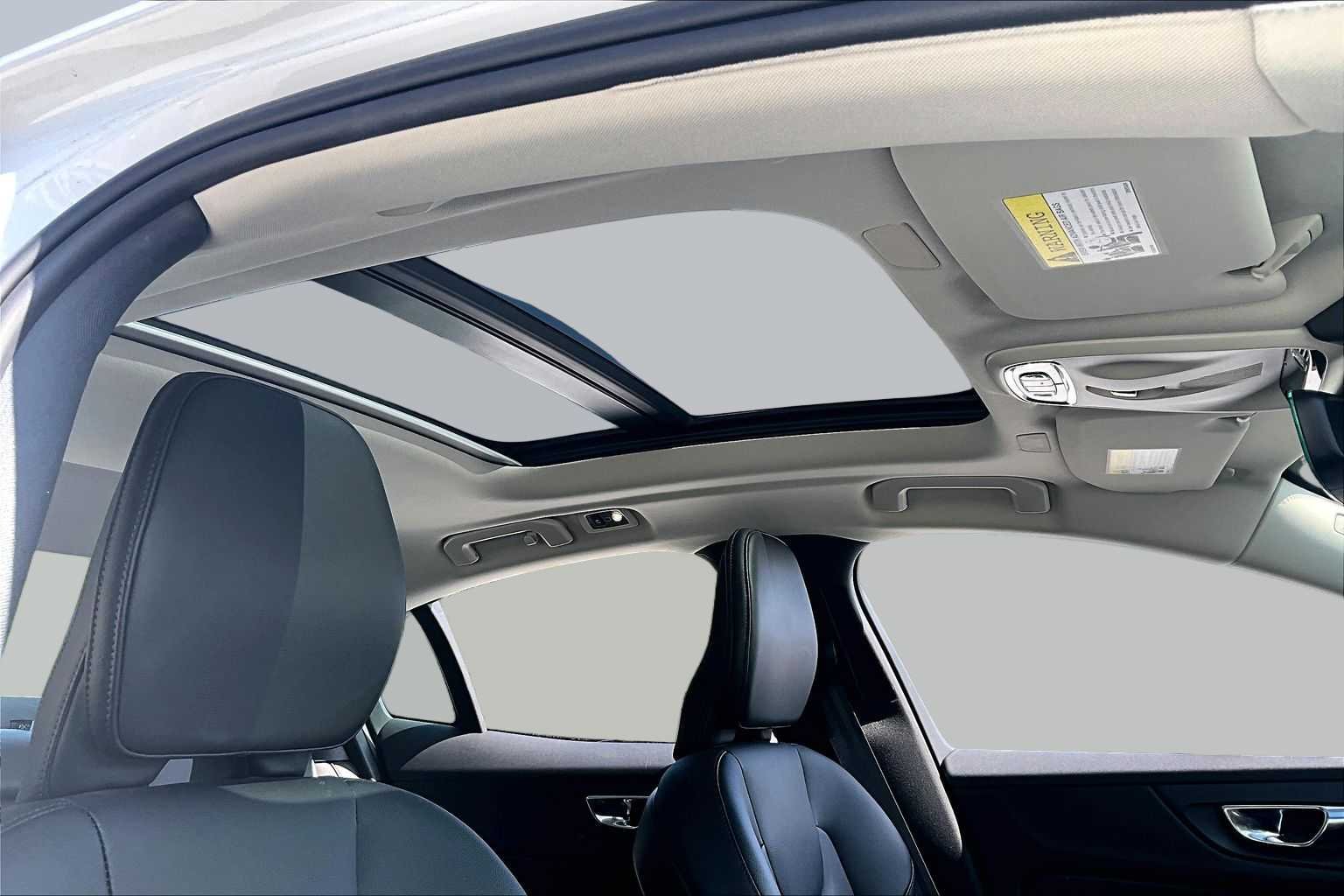 Used 2020 Crystal White Pearl Metallic Volvo Momentum image 14