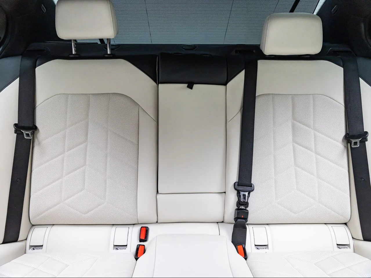 Used 2024 Mineral White Metallic BMW xDrive image 18