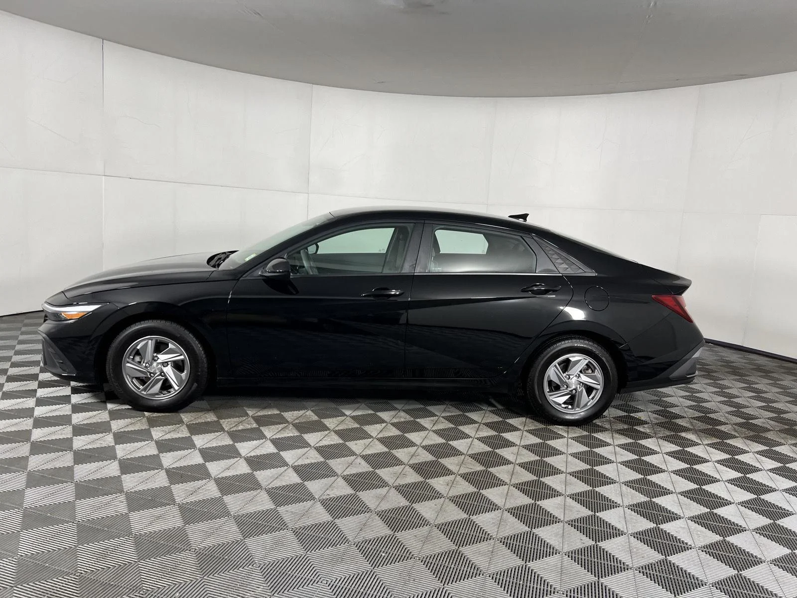 Used 2024 Abyss Black Hyundai SE image 13