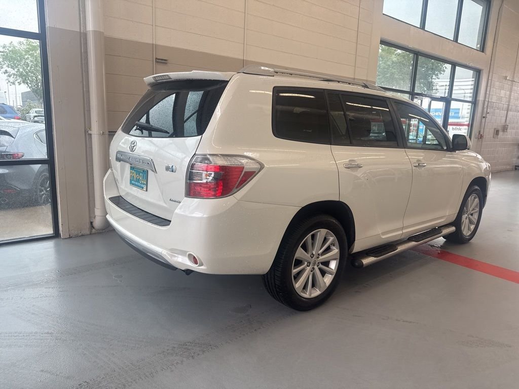 Used 2010  Toyota Limited image 6