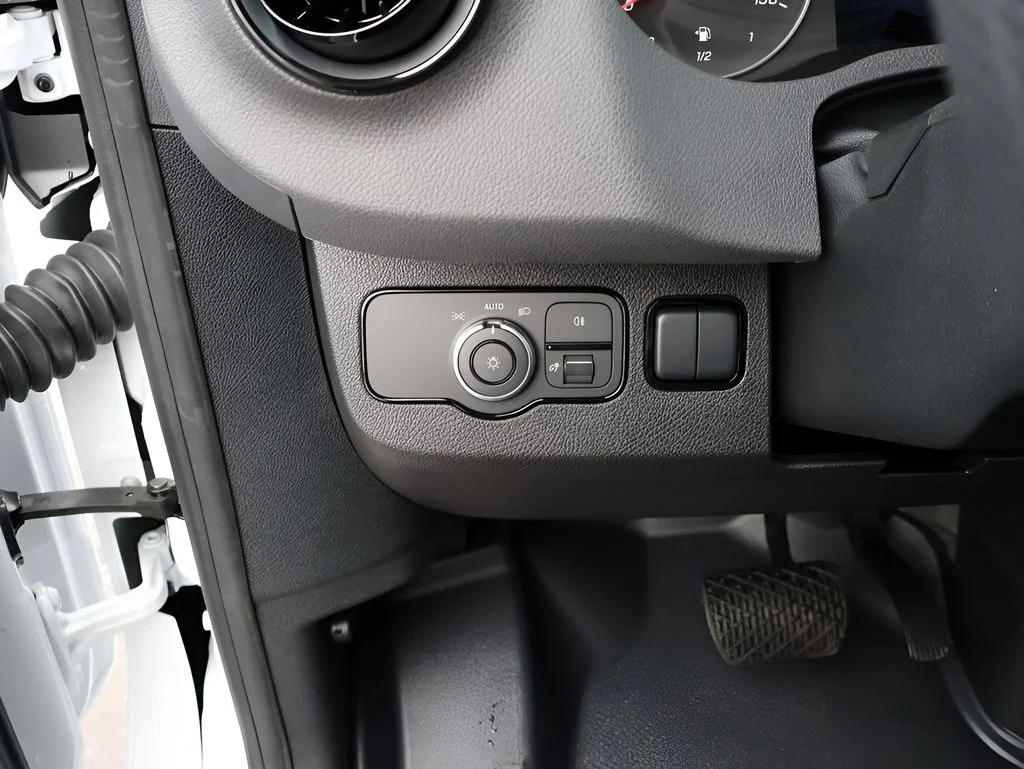 New 2026 Arctic White Mercedes-Benz Cargo 170 WB image 38
