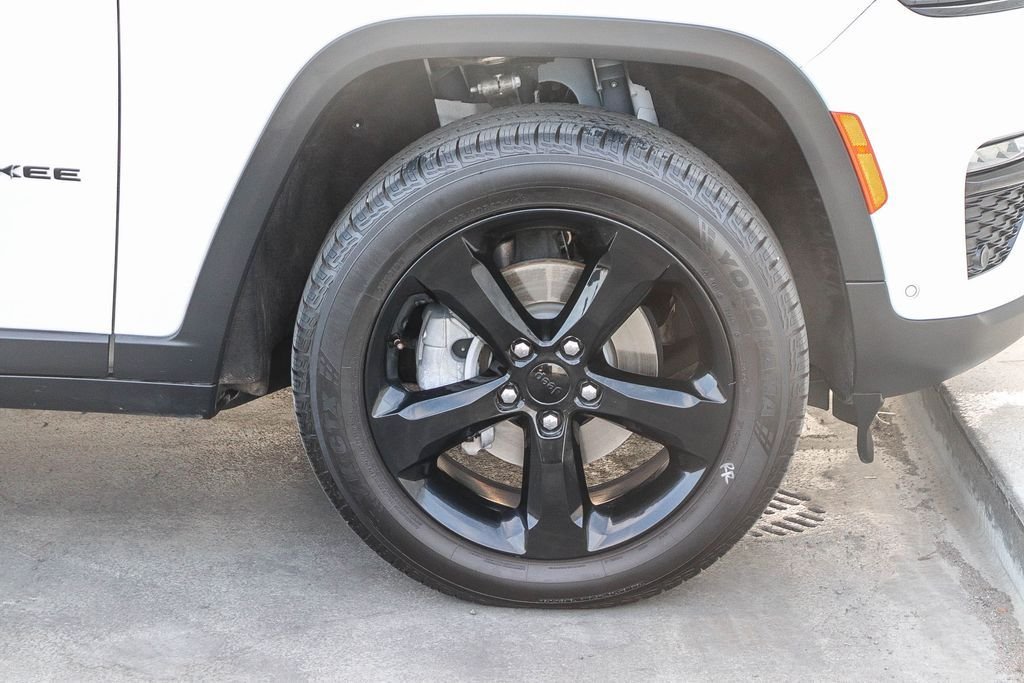 Used 2023 Bright White Clearcoat Jeep Limited image 11