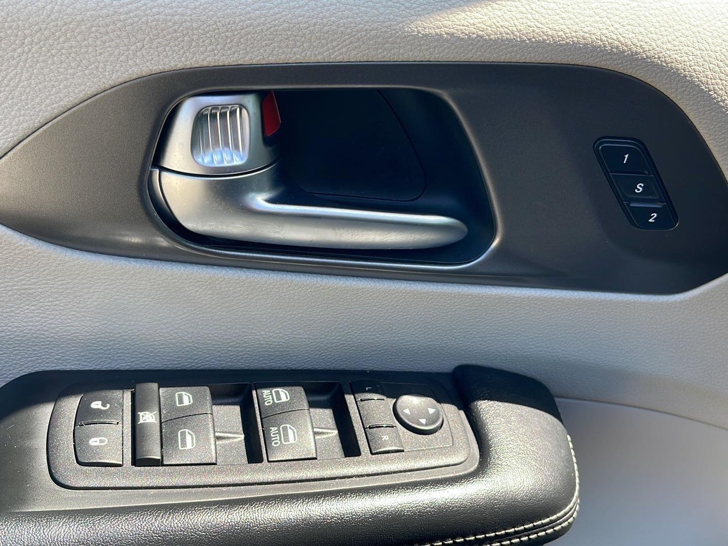 2023 Chrysler Pacifica Touring L - Photo 32