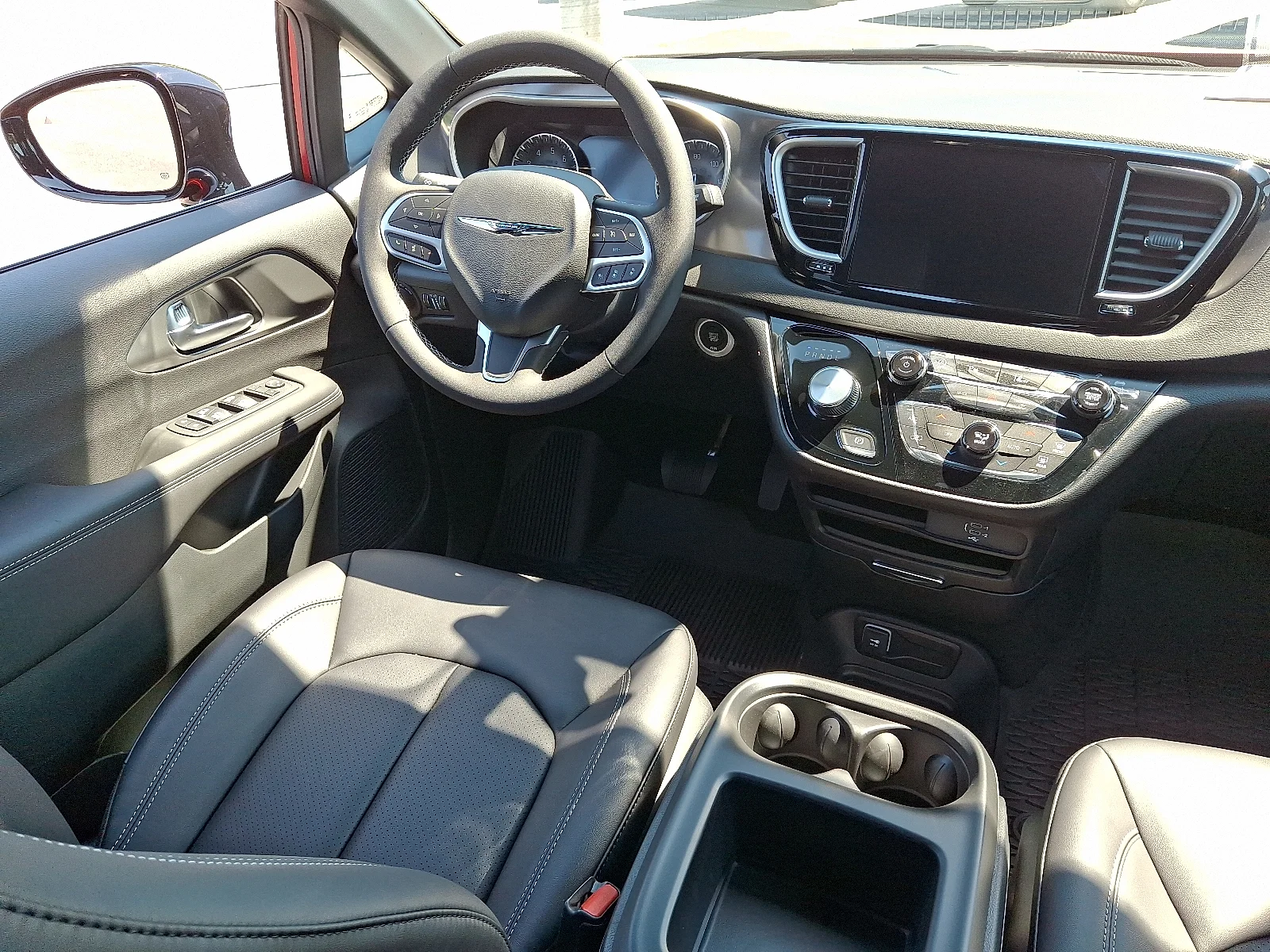 2026 Chrysler Voyager LX - Photo 10