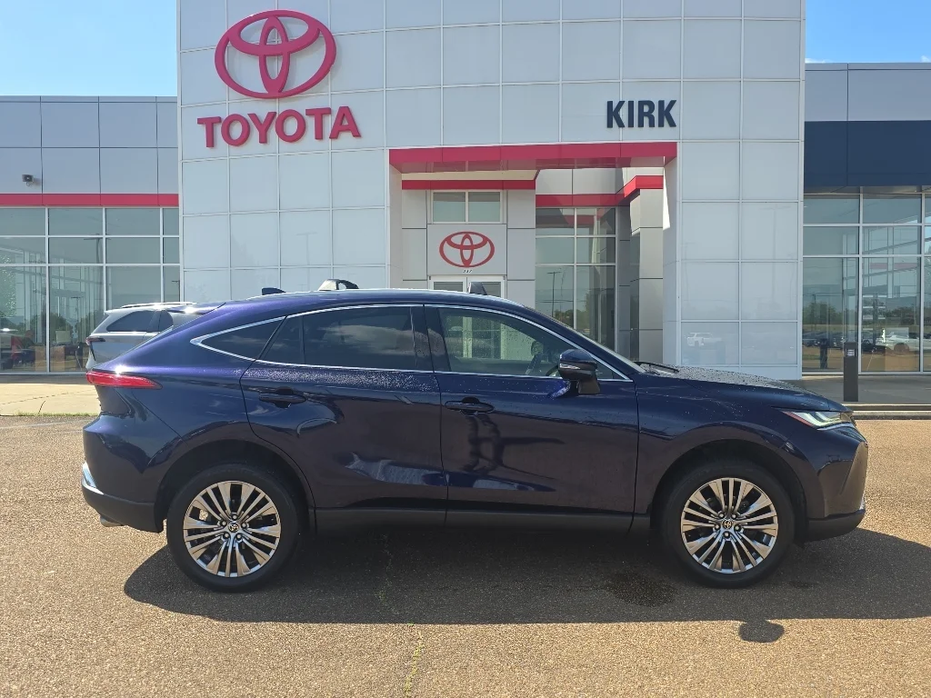 2022 Toyota Venza XLE Hybrid AWD's photo