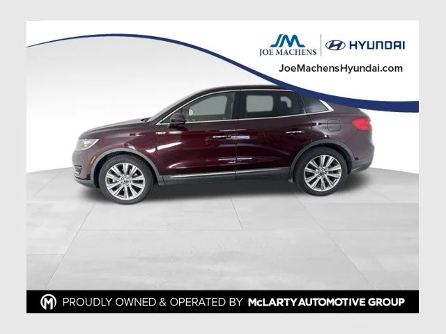 Used 2018 Red Lincoln Reserve image 1