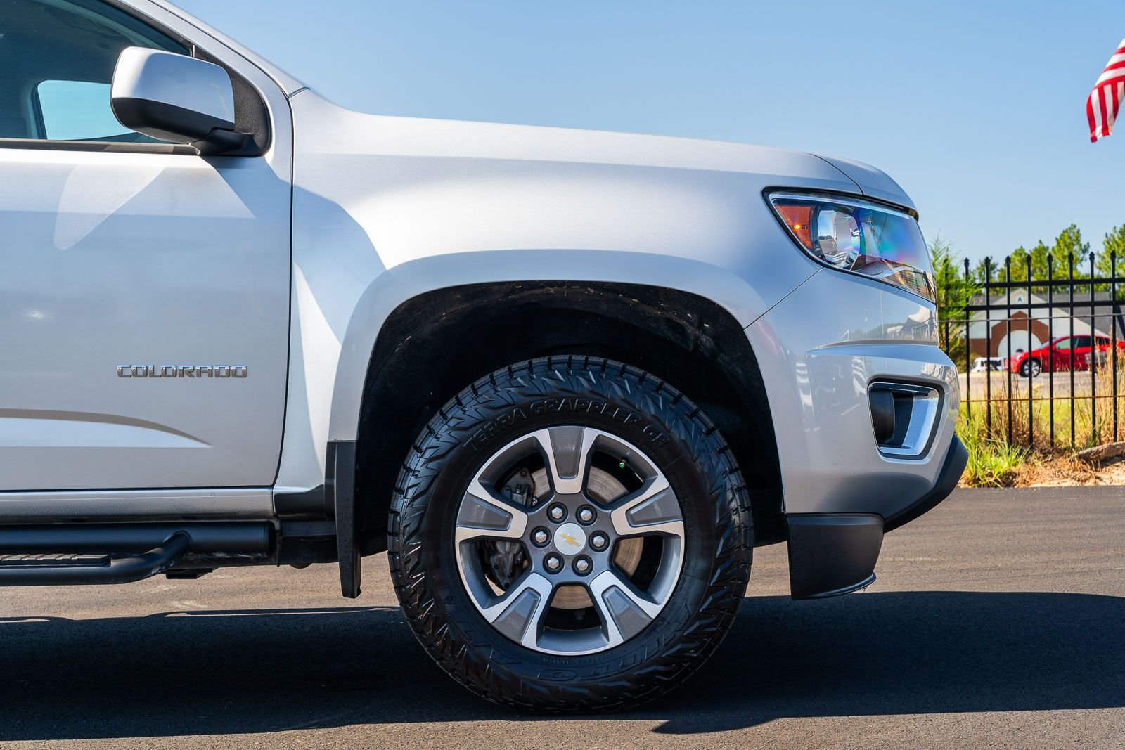 Used 2015 Silver Chevrolet Z71 image 9