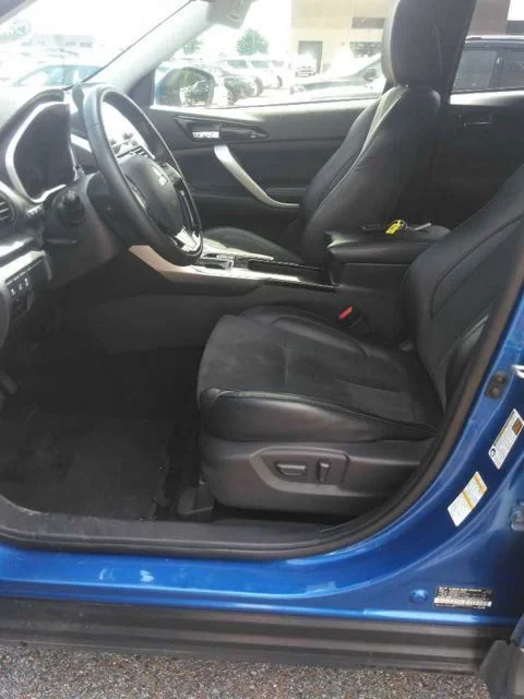 Used 2024 Silver Mitsubishi SE image 3