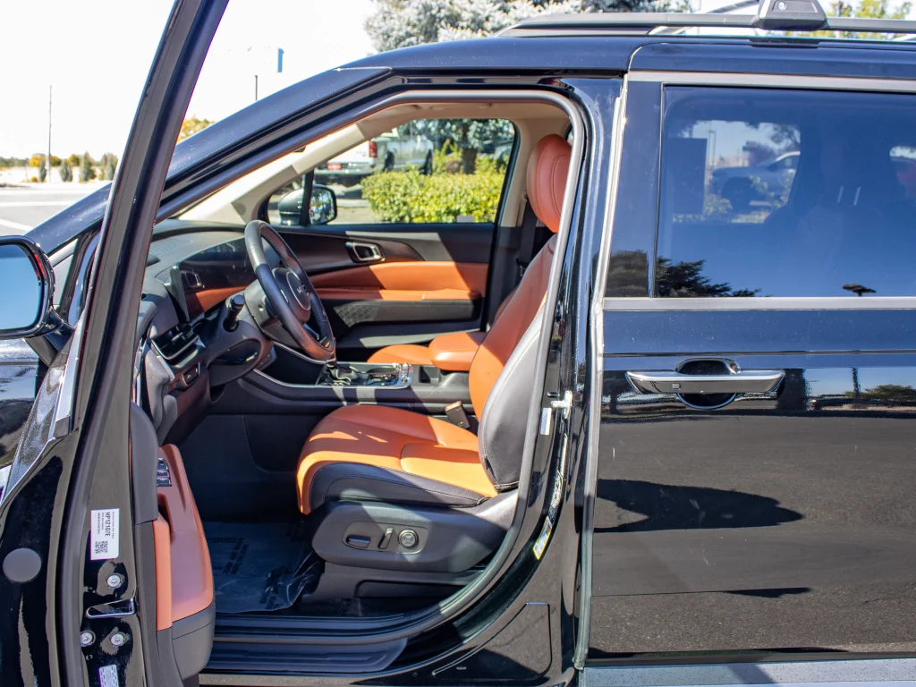 Used 2025 Aurora Black Pearl Kia SX image 27