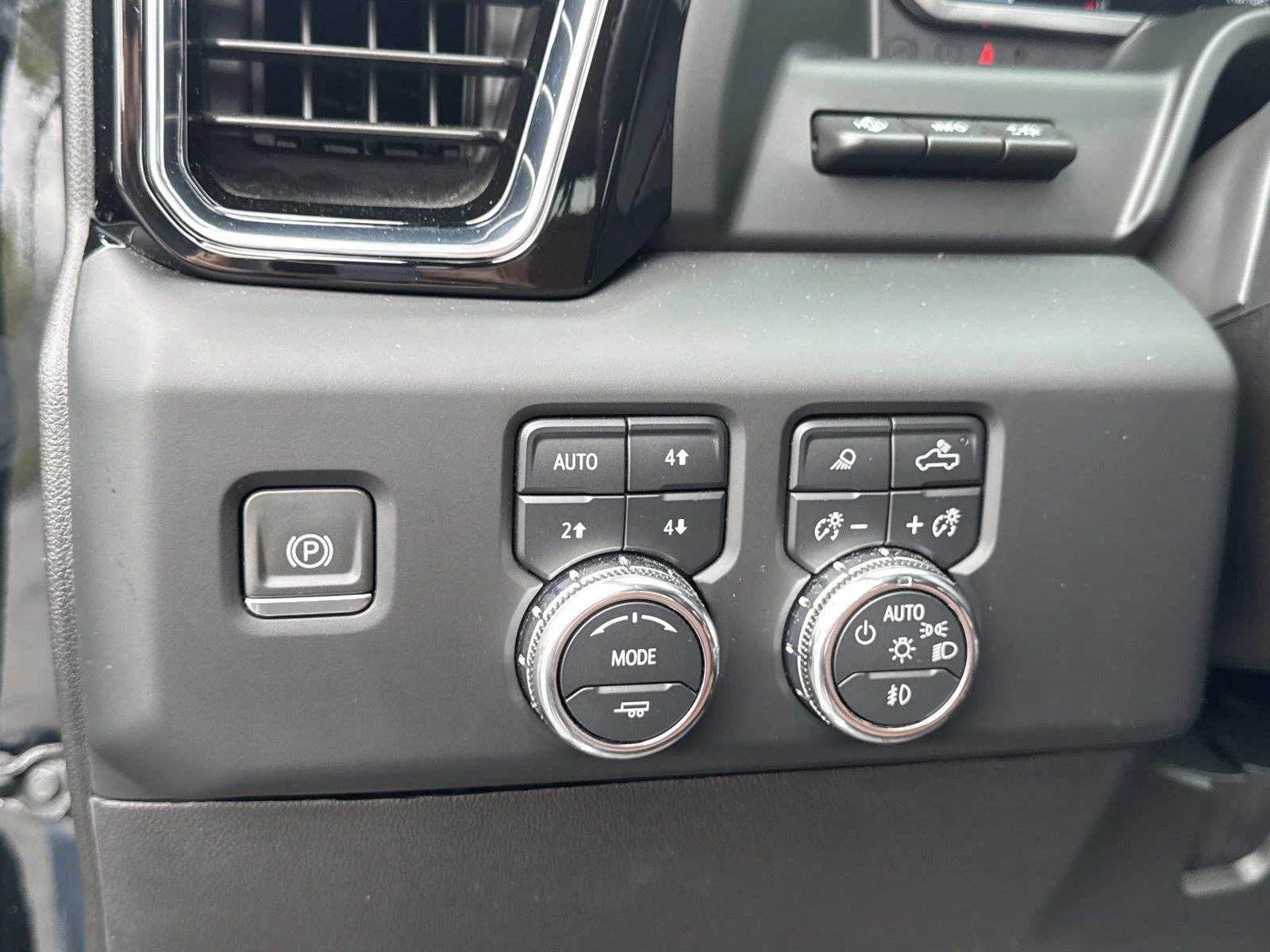 Used 2024 Onyx Black GMC Denali Ultimate image 20