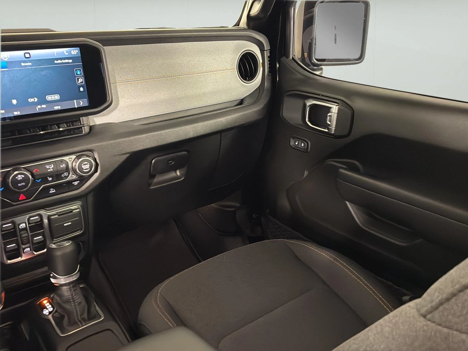 Used 2025 Black Clearcoat Jeep Sport S image 19