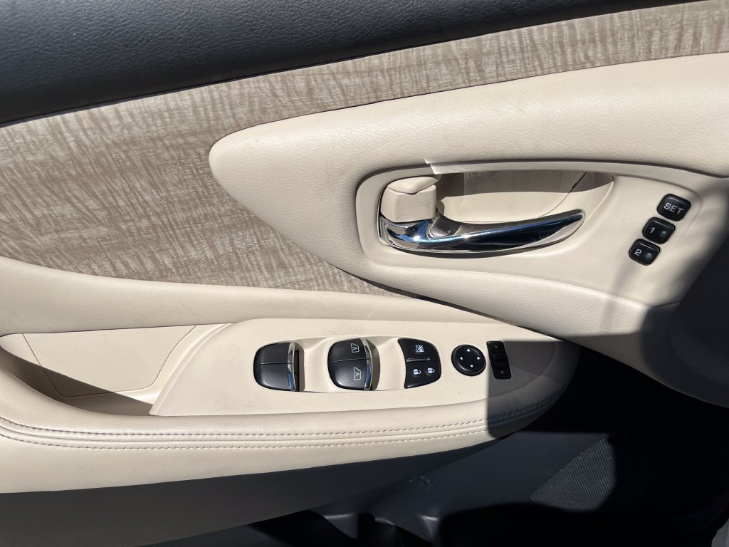 Used 2024 White Nissan SL image 10