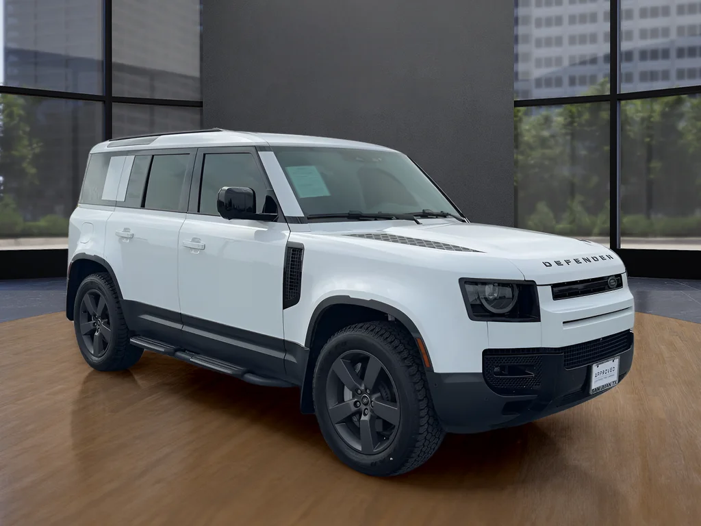Used 2025 White Land Rover S image 3