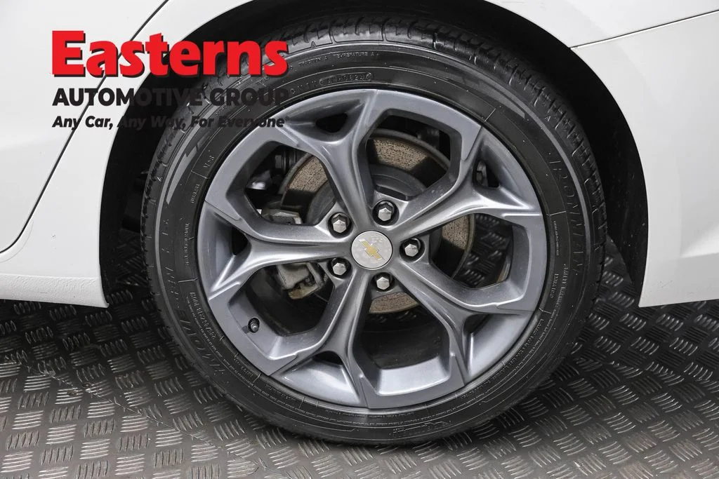 Used 2024 White Chevrolet LT image 8