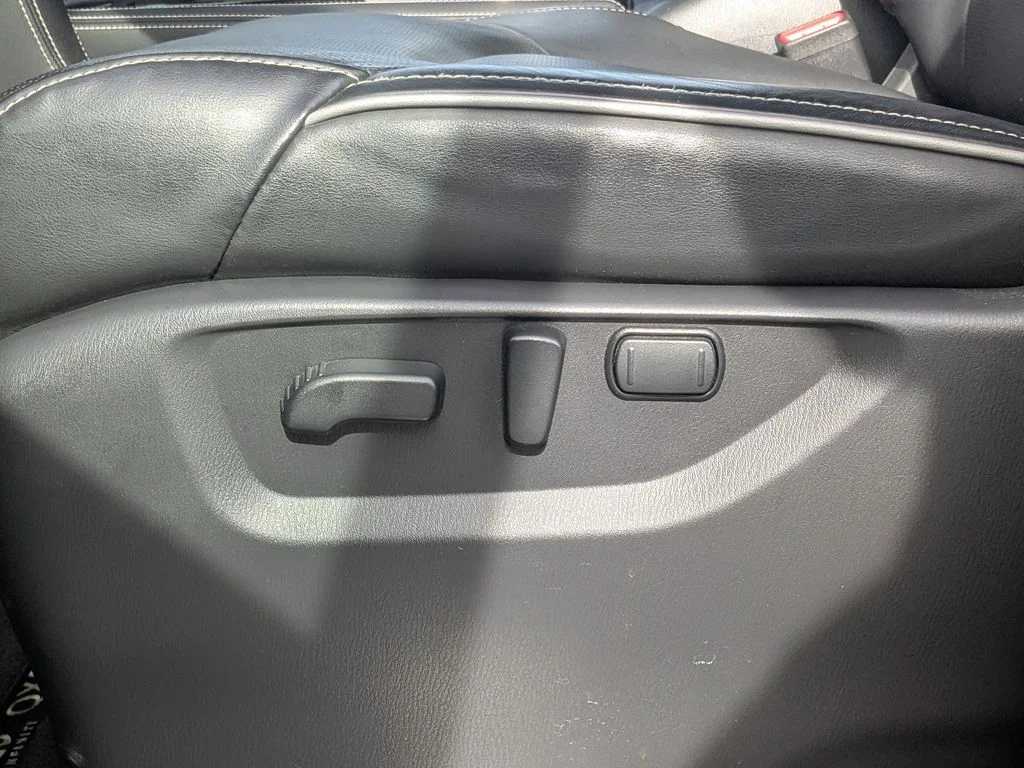 Used 2024 Gray INFINITI Premium Select image 20