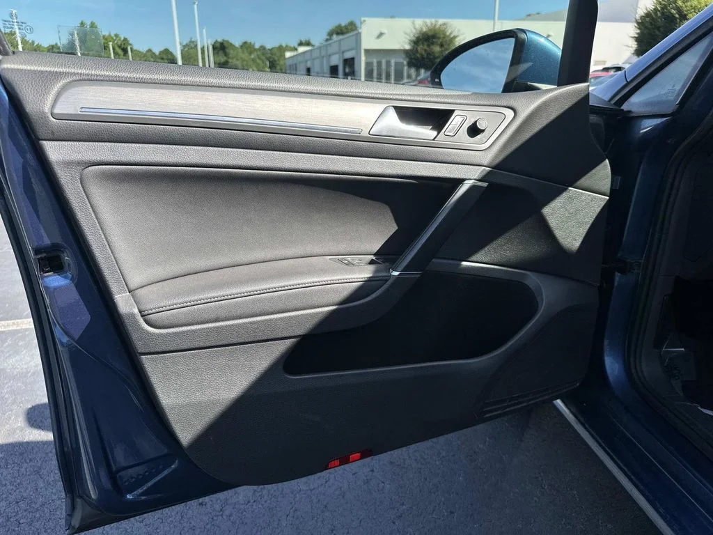 Used 2015  Volkswagen TSI SE 4-Door image 21