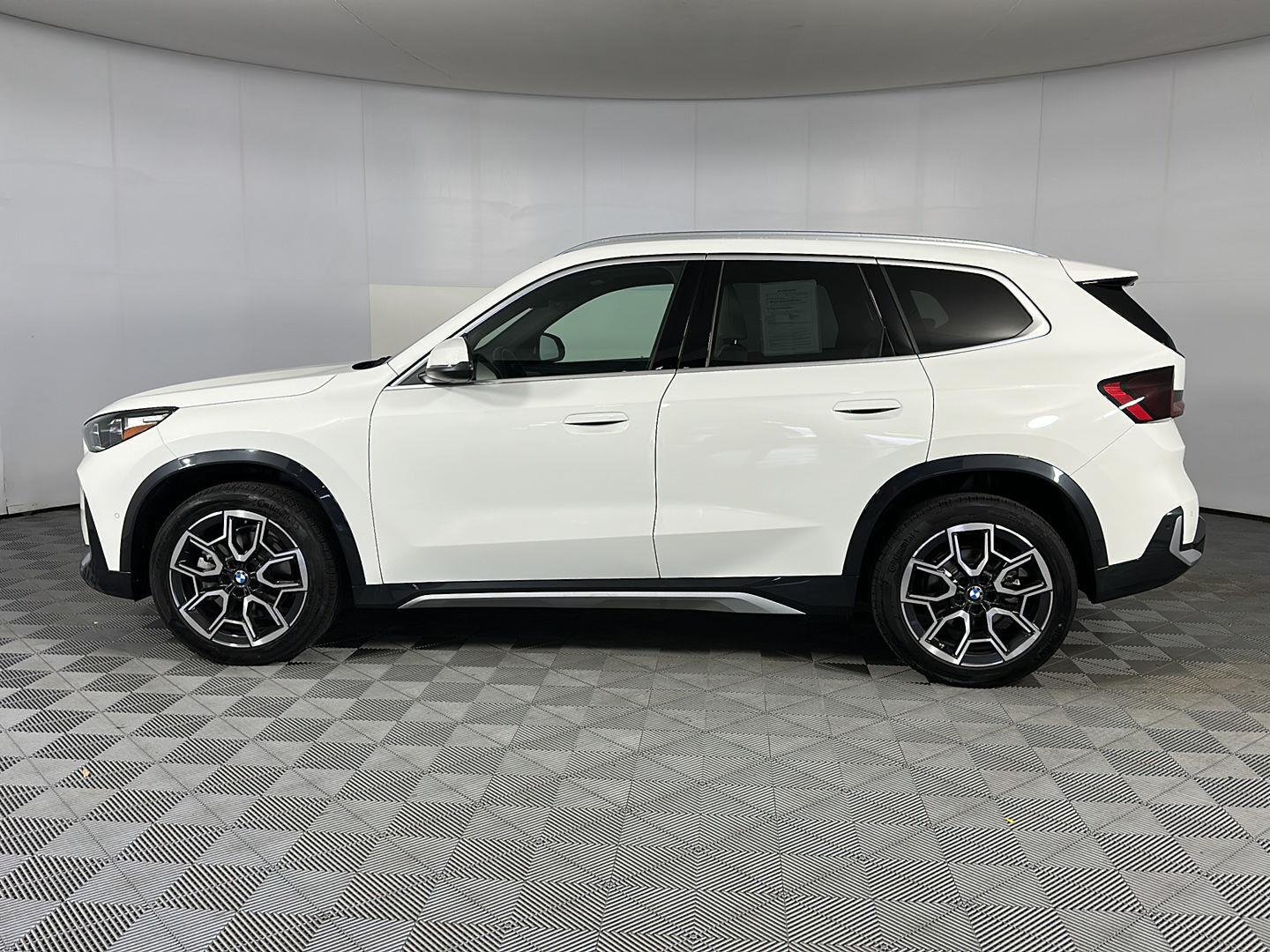 New 2026 Alpine White BMW xDrive28i image 5