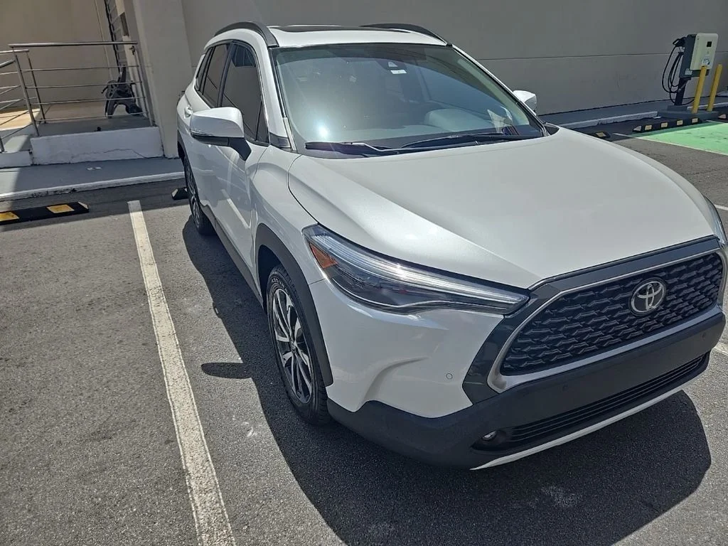 Used 2022 Beige Toyota XLE image 2
