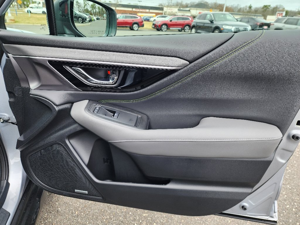 Used 2025 Ice Silver Metallic Subaru Onyx Edition image 26