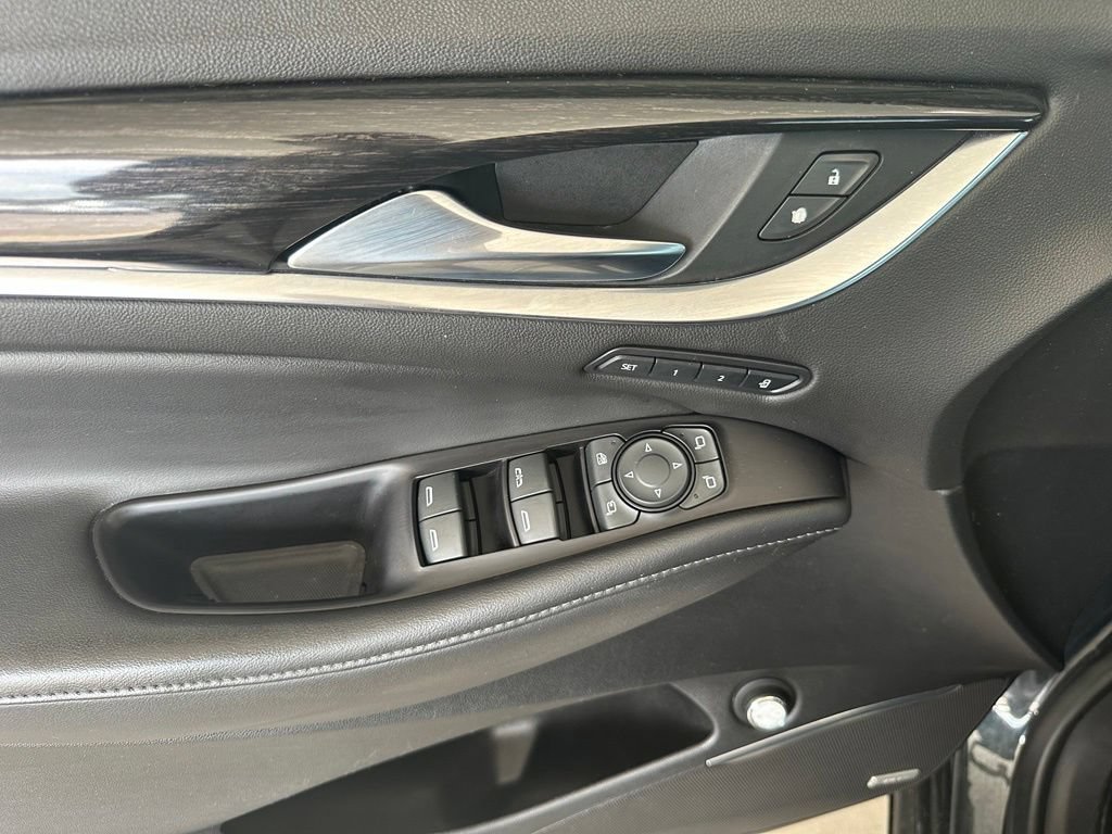 Used 2019 Includes Pitch Dark Night lower exterior accent color.) Buick Avenir image 12
