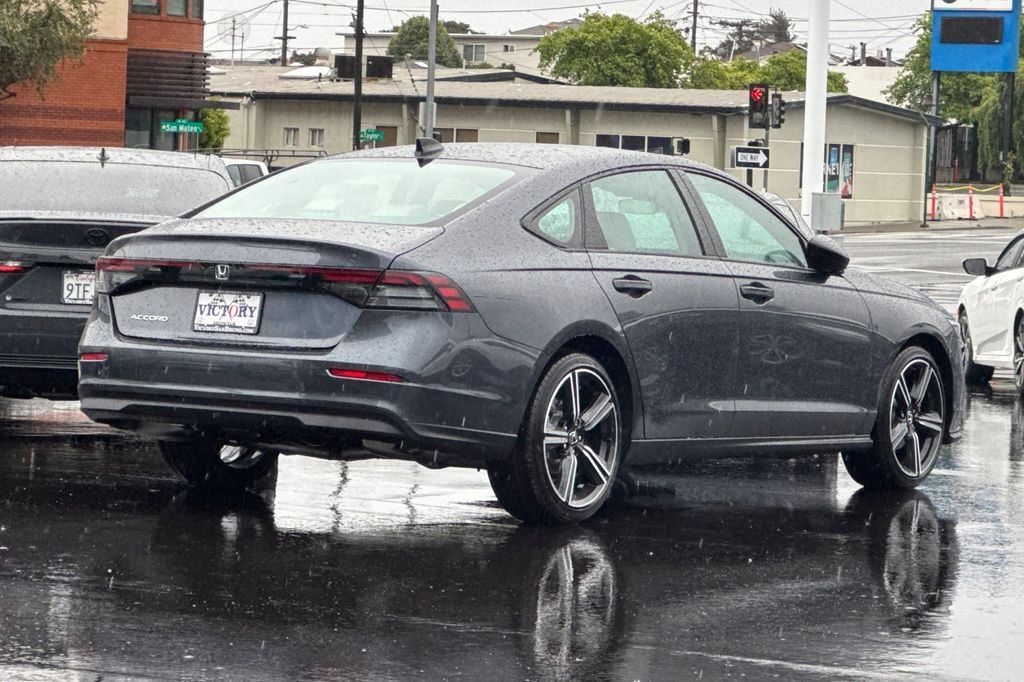 New 2026 Meteorite Gray Metallic Honda SE image 4