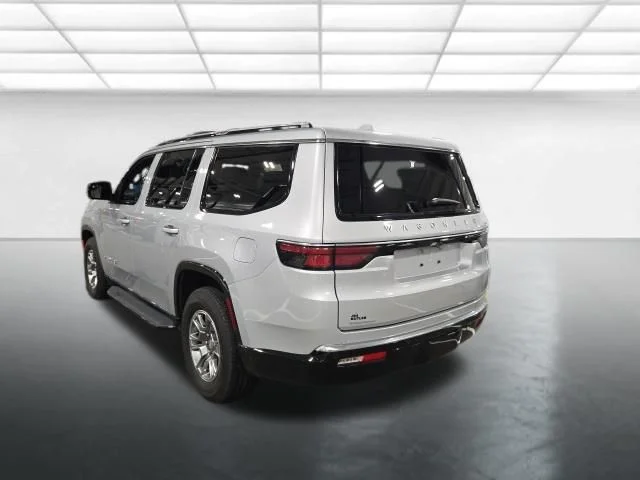 Used 2023 Silver Jeep Base image 6