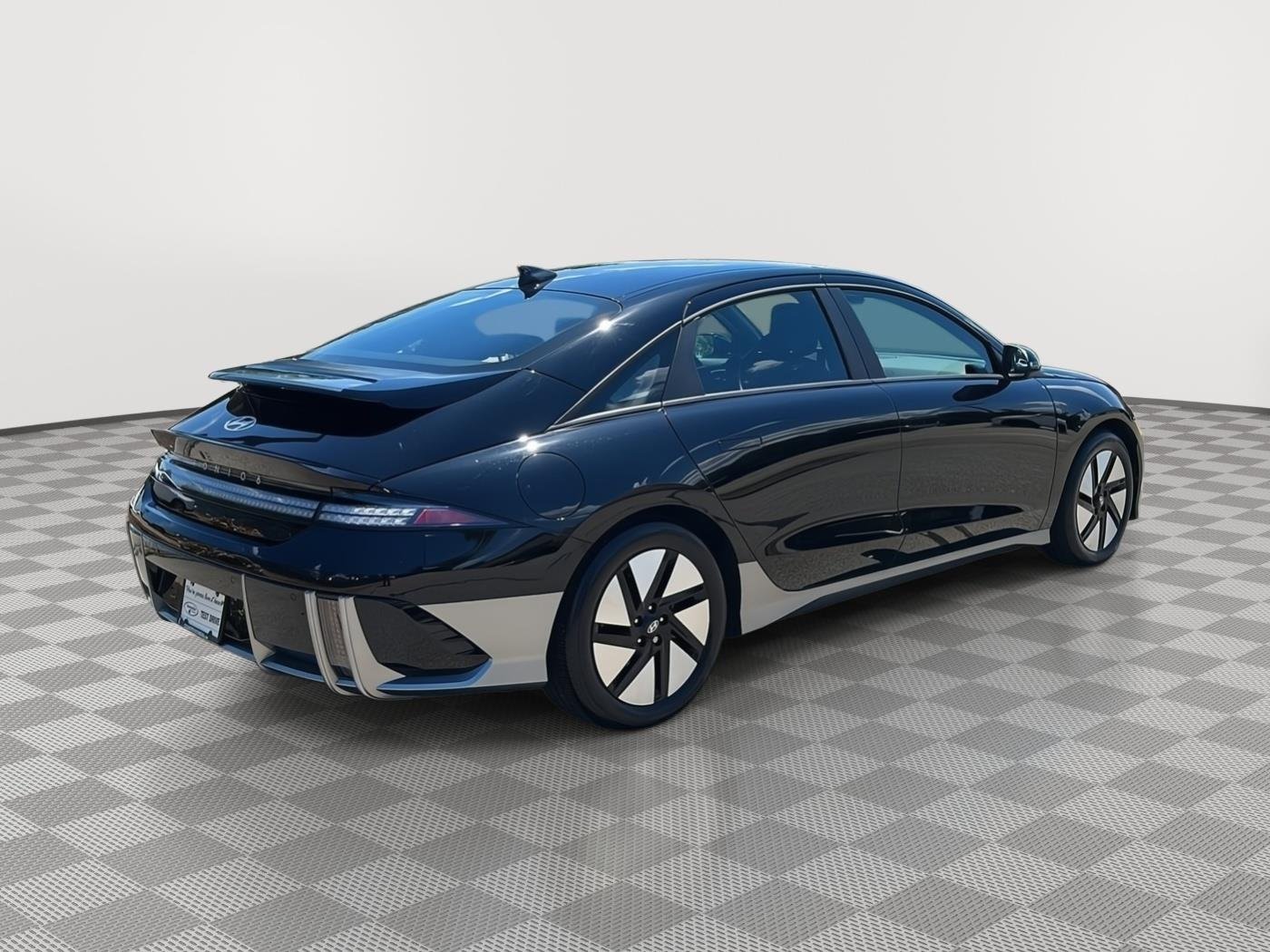 Used 2024 BLACK HYUNDAI SE image 5