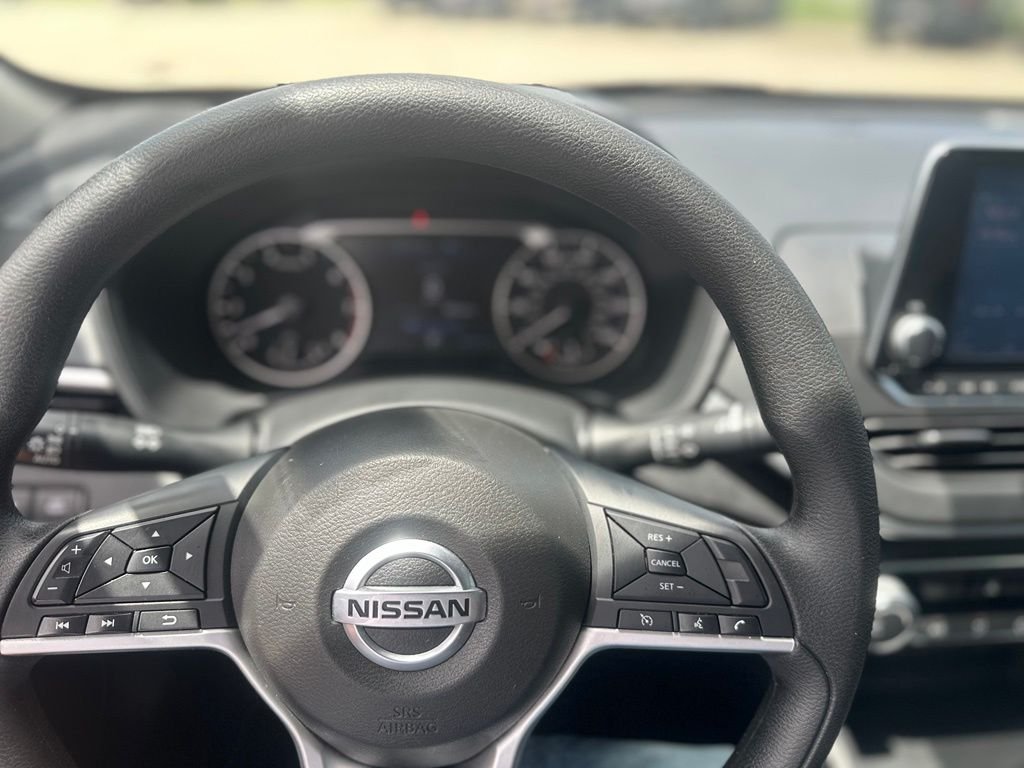 Used 2022 Silver Nissan 2.5 SV image 14